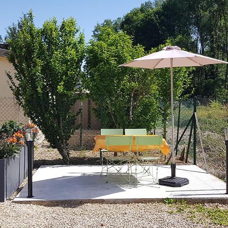 Agréable petite maison avec jardin et parking Chamvres Exterior foto