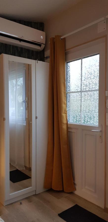 Agréable petite maison avec jardin et parking Chamvres Exterior foto