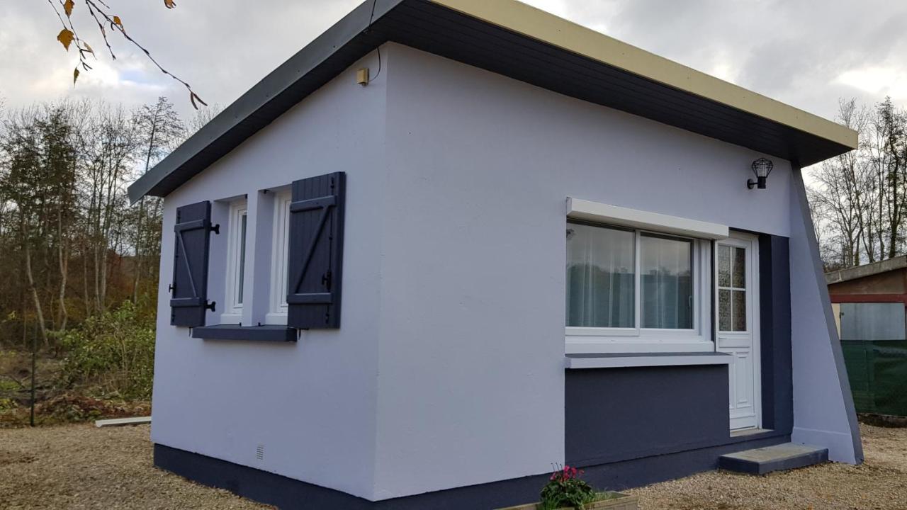 Agréable petite maison avec jardin et parking Chamvres Exterior foto